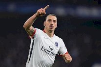 إبراهيموفيتش يُلمّح إلى إمكانية الانتقال إلى الدوري الإنكليزي