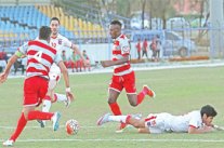 تعادل الكويت يضع القادسية على بعد 7 نقاط من اللقب