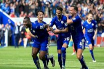 ليستر للدفاع عن صدارة خيالية