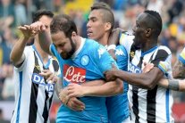 هيغواين يصاب بنوبة جنون بعد تلقيه البطاقة الحمراء