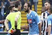 ضربة موجعة لنابولي بإيقاف هدافه هيغواين 4 مباريات