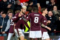 هارتس يهزم ابردين ويقدم خدمة لسلتيك في الدوري الأسكتلندي