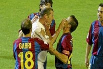 فيديو من الذاكرة.. شجار بين زيدان وإنريكي في 