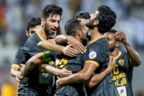 القادسية يتوج بلقب الدوري الكويتي للمرة السابعة عشرة