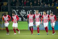 إيندهوفن في صدارة الدوري الهولندي مؤقتاً