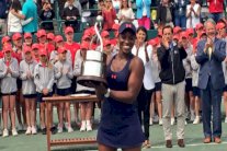 الأميركية سلوان ستيفنز تحرز لقب دورة تشارلستون