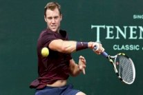 سوك وموناكو إلى نهائي دورة هيوستن