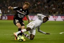 لاكازيت ينقذ ليون من الهزيمة أمام نيس في الدوري الفرنسي