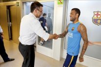 برشلونة لا يستبعد معاقبة داني ألفيس بسبب الفيديو المثير