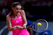 رادفانسكا إلى ربع نهائي شتوتغارت وسقوط هاليب