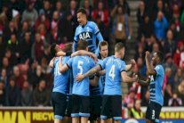 توتنهام يهزم ستوك برباعية ويشدد الضغط على ليستر