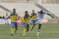 العهد يتربص بقمة الصفاء المتصدر والنجمة