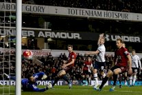 وست بروميتش يفرض التعادل على توتنهام ويسدي خدمة لليستر