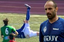 على طريقة إبرا... لاعب إسباني مغمور يسجل هدفاً خيالياً!