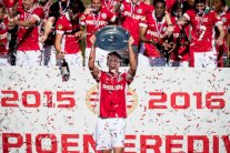 غرافشاب يُهدي لقب الدوري الهولندي لإيندهوفن