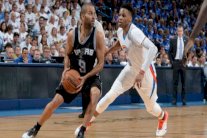 سبيرز يستعيد أفضلية الارض أمام أوكلاهوما