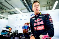 أخطاء السائق الروسي كفيات ترجعه إلى رديف ريد بول