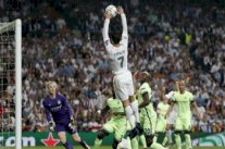 رونالدو ينجو من الطرد أمام السيتي والغياب عن نهائي ميلانو