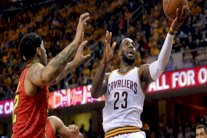 كليفلاند يمطر سلة أتلانتا بالثلاثيات ويتقدم نحو نهائي الشرقية