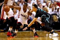 ميامي وتورونتو إلى الدور الثاني من 