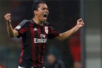 كارلوس باكا سجل مع ميلان 16 هدفًا من 32 تسديدة فقط 