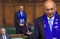 ممثل ليستر سيتي يحتفل بلقب البريميرليغ في البرلمان البريطاني