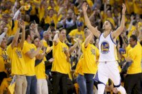 غولدن ستايت في نهائي الغربية مجدداً وتورونتو على بعد فوز من الإنجاز