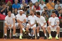  توتي أسطورة روما يشارك رفاقه في مباراة خيرية للتنس