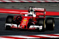 فيراري ومرسيدس يتقاسمان المراكز الأولى في جولتي التجارب الحرة