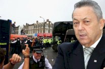 مالك وست هام يلوم مان يونايتد على رشق حافلته بالزجاجات!