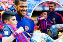 لفتة إنسانية جميلة من ألفيس مع طفل كفيف قبل الديربي!