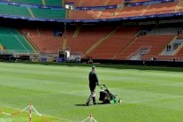 ميلان يهاجم اليويفا ويؤكد جاهزية سان سيرو لاحتضان نهائي الأبطال