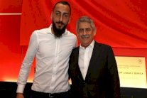 الدولي اليوناني ميتروغلو يوقع مع بنفيكا حتى 2020