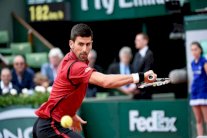 تأهل ديوكوفيتش ونادال وسيرينا بسهولة ومعاناة موراي 