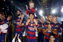 بالصور.. برشلونة يحتفل بالثنائية في معلب 