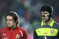 المخضرمان تشيك وروزيسكي يقودان تشيكيا في اليورو