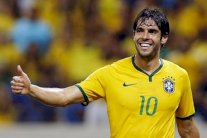 دونغا يستدعي كاكا بديلاً لكوستا المصاب