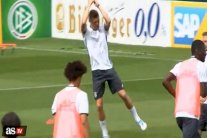 توني كروس يحتفل بالتسجيل على طريقة رونالدو