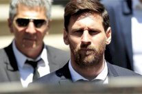 ميسي وقّع على عقود مالية دون علم بما تحتويه