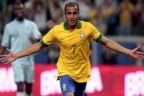 مسلسل الإصابات مستمر مع سيليساو ودونغا يستنجد بلوكاس مورا