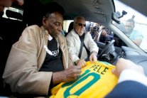 توشيح بيليه بالوسام الأولمبي في متحفه بسانتوس