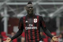 بالوتيلي يتسبب في شجار بفقدان شخص لـ3 من أصابعه!