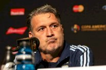 مدربا الولايات المتحدة والأرجنتين يطالبان بالتحكيم بالفيديو