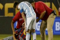 مشجع اقتحم مباراة الأرجنتين وبنما من أجل معانقة ميسي!