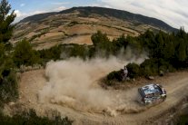 رالي سردينيا: نويفيل يقاوم لاتفالا