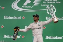 هاميلتون يستفيد مجدداً من أخطأء المنافسين ويحقق فوزه الثاني