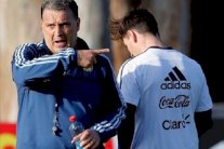  مارتينو يرد على مارادونا دفاعاً عن ميسي