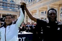 مارادونا وبيليه يلتقيان في مباراة ودية بباريس عشية كأس أوروبا 