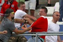 إنكلترا تتهم مثيري الشغب الروس والشرطة الفرنسية