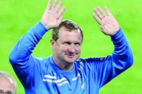 فربا باقٍ في منصبه رغم خروج تشيكيا